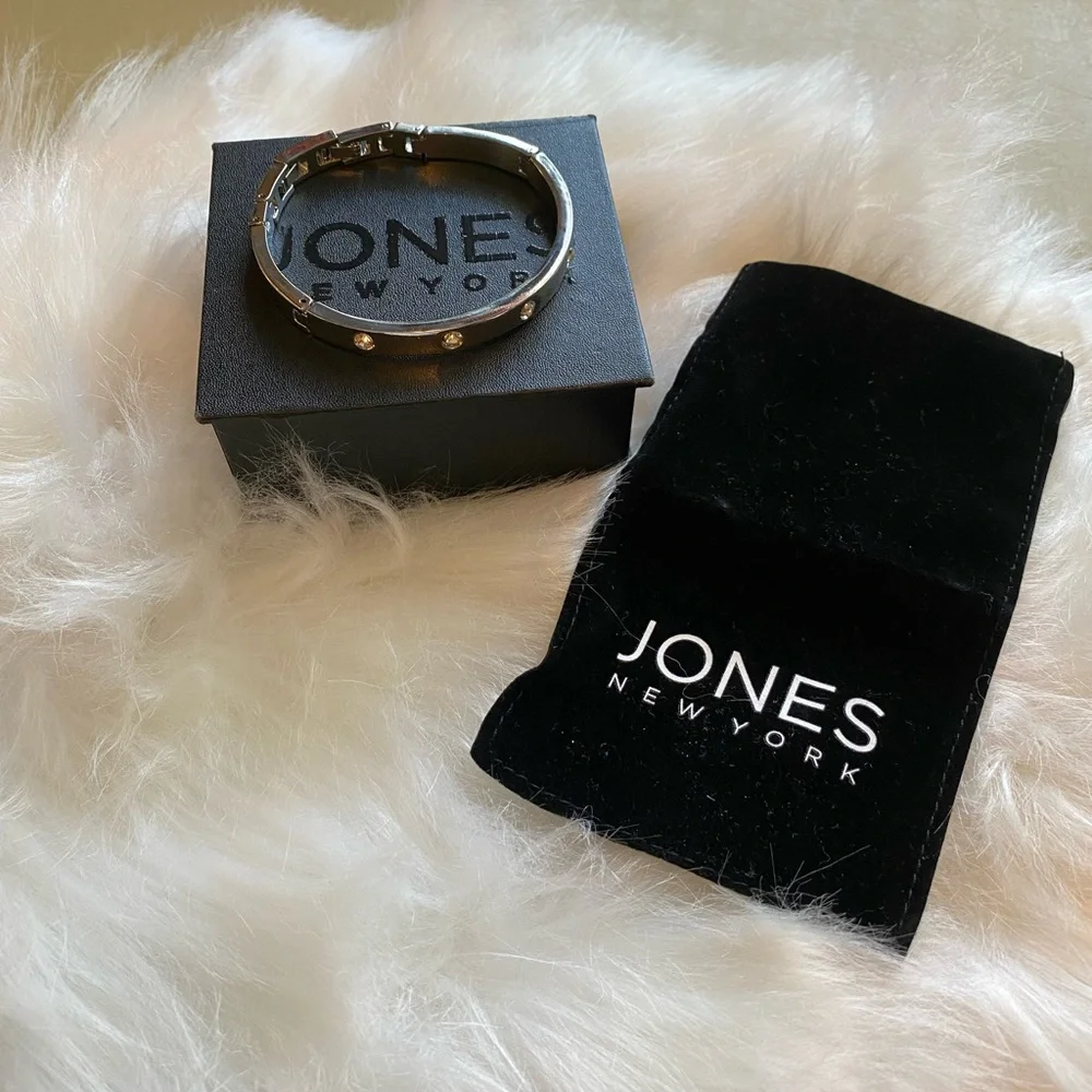 EUC jones New York ladies metal silver/crystal bracelet bangle clasp 5 stones - Picture 1 of 5